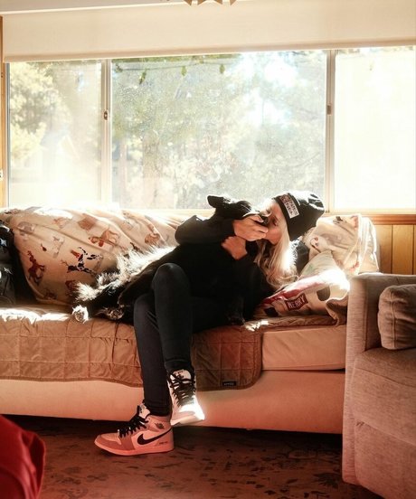 Alanah Pearce 完璧なモデル ギャラリー