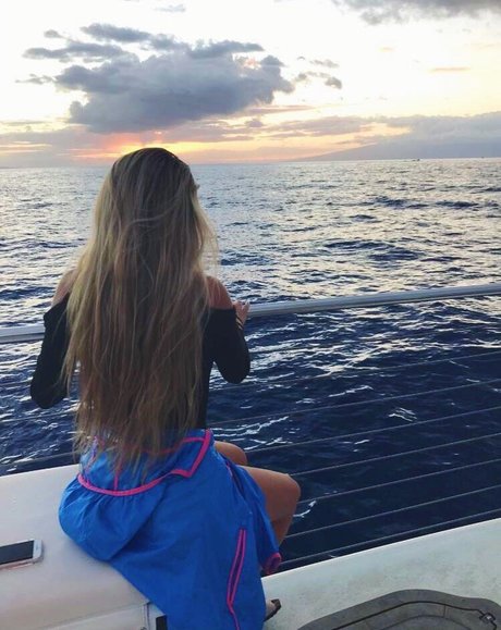 Jordan Lewis スター 裸 画像