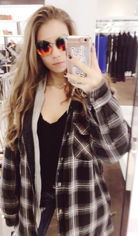 Elena Lukin 完璧な女優 写真