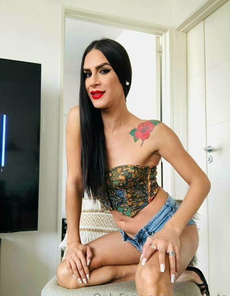 毛深いおばあちゃんOnlyFans ホット裸 写真