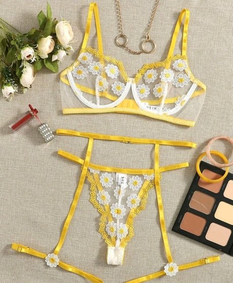 かわいいシーメールオンリーファンズ セクシー 写真