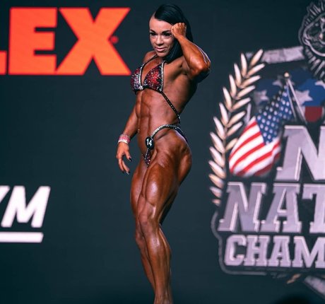 アジアの若者OnlyFans セクシー裸 ギャラリー