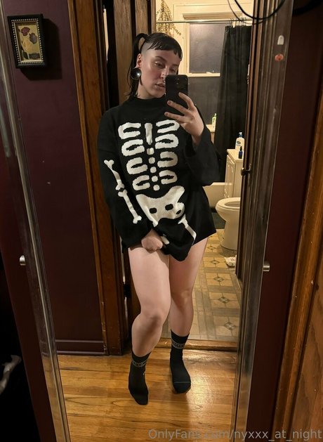 ブラックマジックオンリーファンズ エロチック 写真