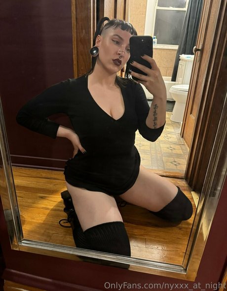 熟女 太め OnlyFans エロチック 写真