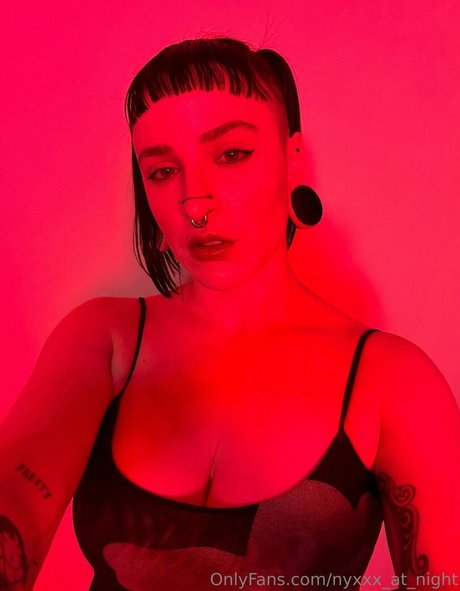 nyxxx at night ポルノ女優 写真