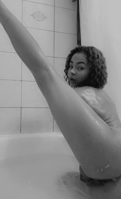 巨乳アジア人オンリーファンズ ポルノ 写真