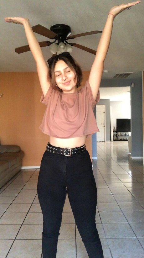 steph 裸のポルノスター 画像