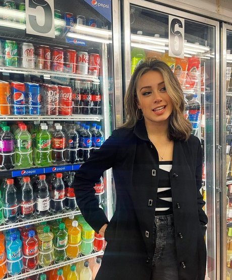 Serena Mello ポルノスター 可愛い ギャラリー