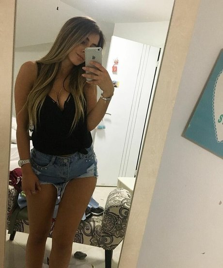 太った足のOnlyFans アートポルノ 画像