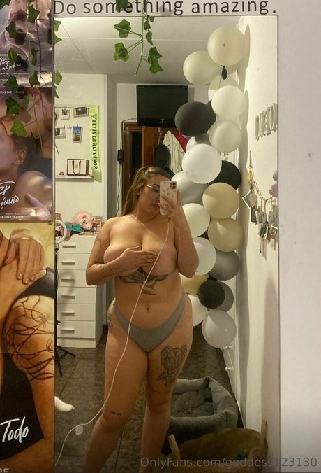 Noemi123130 アダルト女優 写真