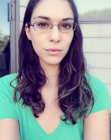 adrienneadora 美しいモデル 画像