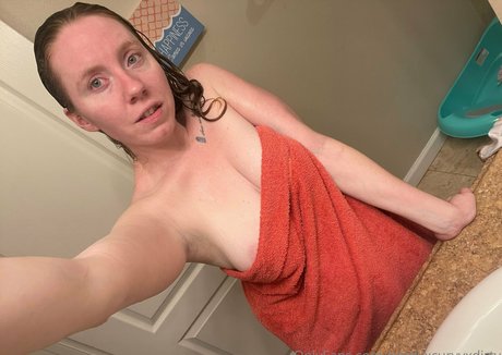 nerdyxcurvyxdirty 独占女優 画像