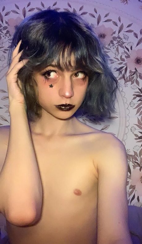 小人ヌードオンリーファンズ セクシー 画像