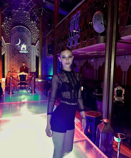 Klea Brahimi 裸の女優 画像