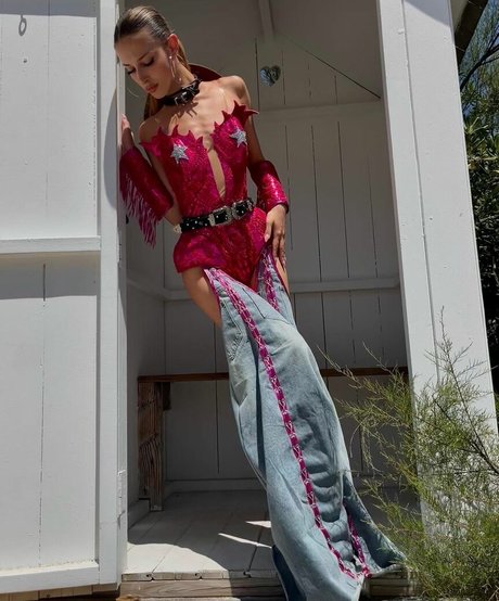 Klea Brahimi 裸のスター 写真