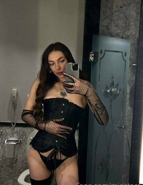 セクシーなドレスOnlyFans エロチック 画像