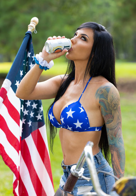 Alex Zedra ポルノスター 写真