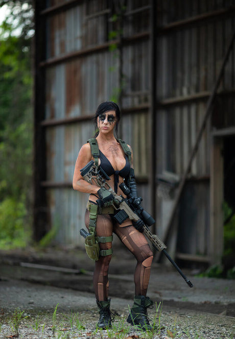 Alex Zedra 裸の女優 画像