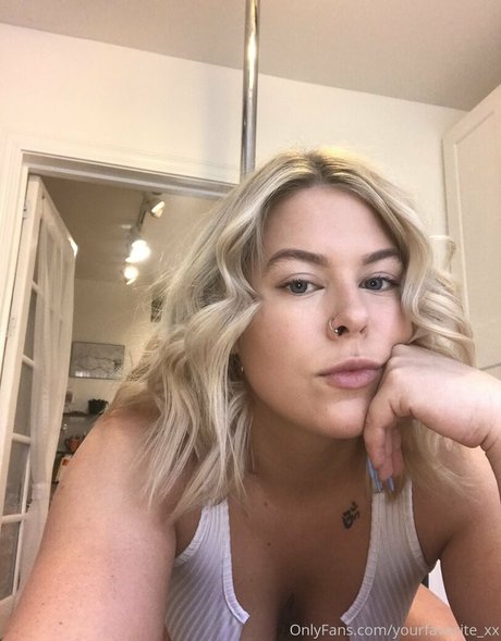 nakedgirloninternet セクシーモデル 写真