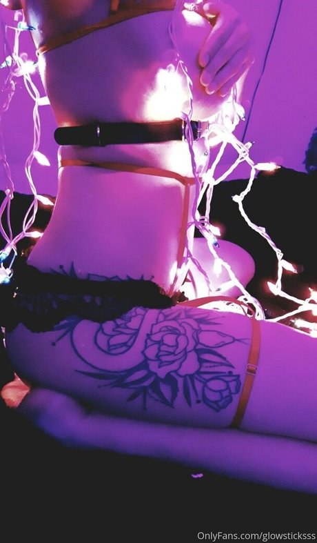 glowsticksss セクシーモデル 写真