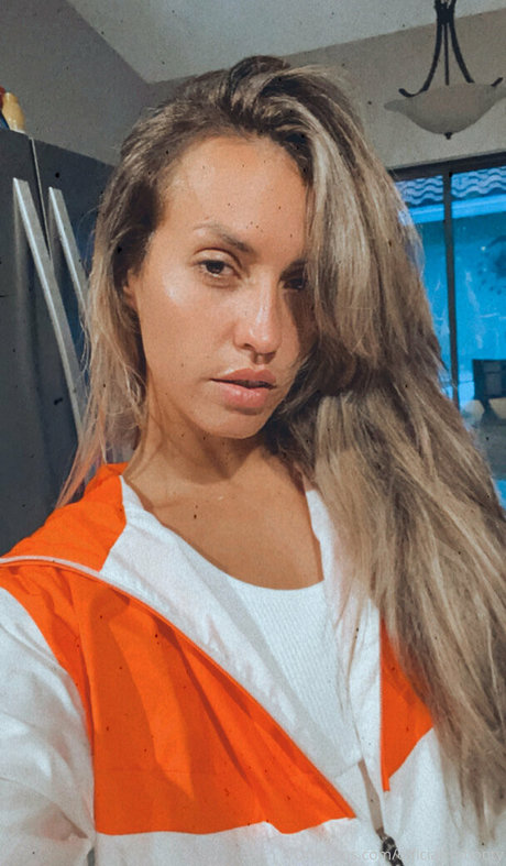 お金 オンリーファンズ 無料アダルト 写真