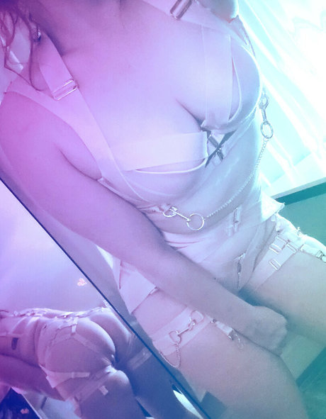 背が高くて巨乳のOnlyFans アートポルノ 画像