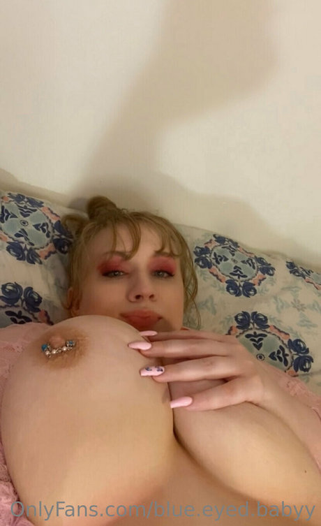 blue eyed babyy 美しいポルノスター 画像