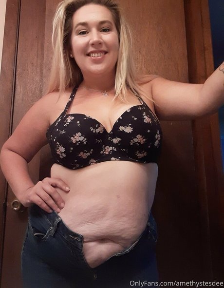 熟女の足オンリーファンズ アートポルノ 画像