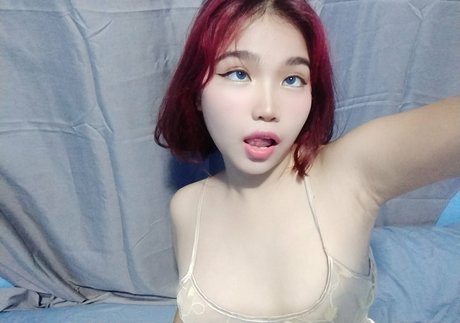 AraNikolaev エロティックなモデル 写真