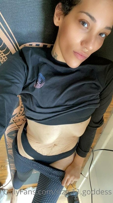 size 11 goddess 完璧なモデル 画像