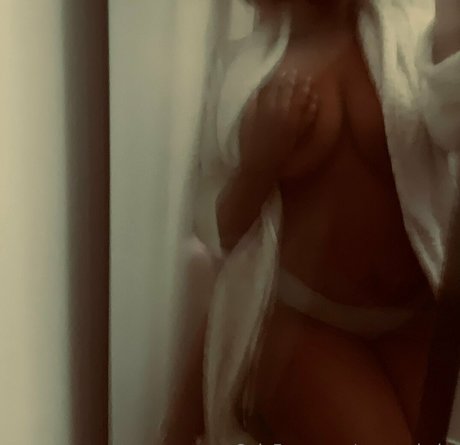 OnlyFansの普及 アダルト 写真