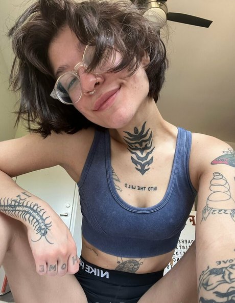 ブラック・ポーグ・オンリーファンズ アート裸 ギャラリー