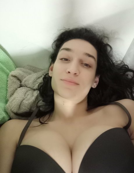 sasha simple 裸の女優 写真