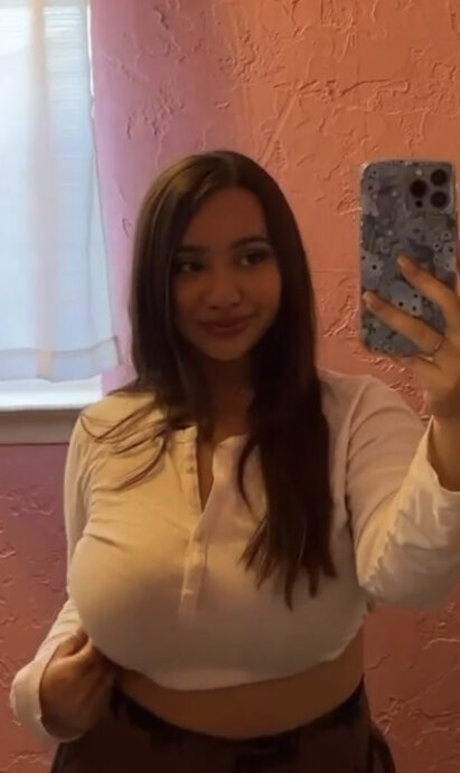 Ellie Johnston ヌードモデル 画像