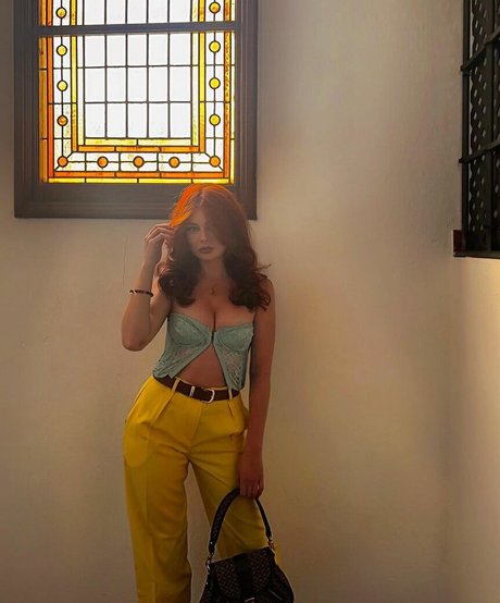 Hannah Laresa Smith エロティックなスター 画像