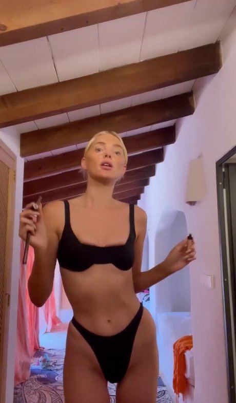 Elsa Hosk アートモデル 写真