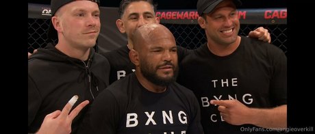 angieoverkill ポルノスター アダルト 写真