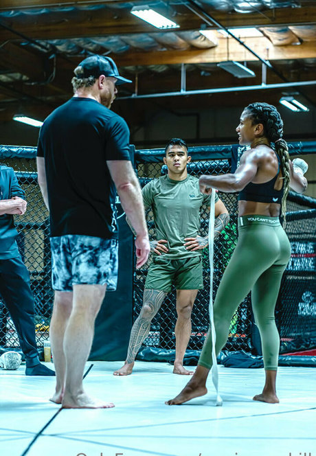 angieoverkill アダルトスター 写真