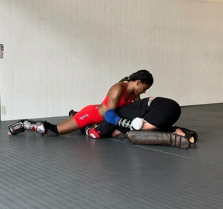 angieoverkill ヌード女優 画像