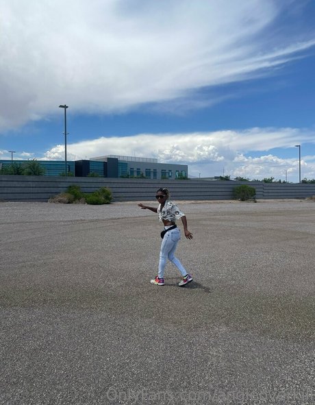 angieoverkill セックス女優 写真