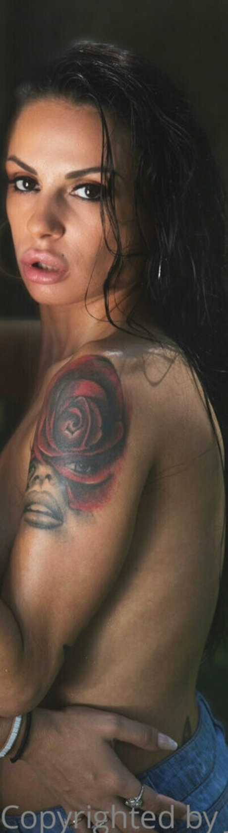 毛深いラテン系オンリーファンズ ポルノグラフィック ギャラリー