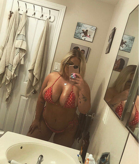 ぽっちゃり黒人OnlyFans 無料エロ 画像