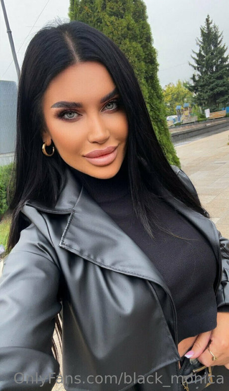 black monica スター xxx 写真