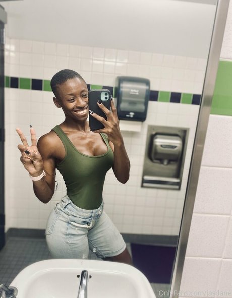 ウェブカメラ オンリーファンズ ヌード 写真