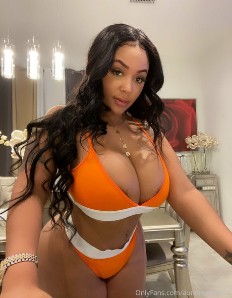 ダーティトークオンリーファンズ セクシー裸 ギャラリー