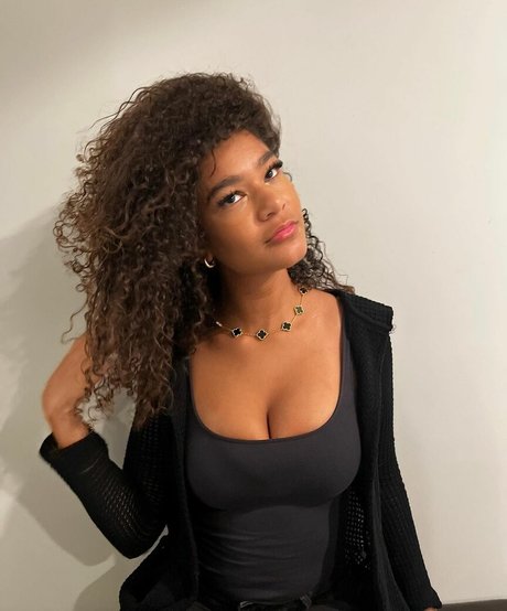 juliaalovesyou 裸モデル 写真