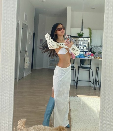 義母オンリーファンズ セクシーヌード 写真