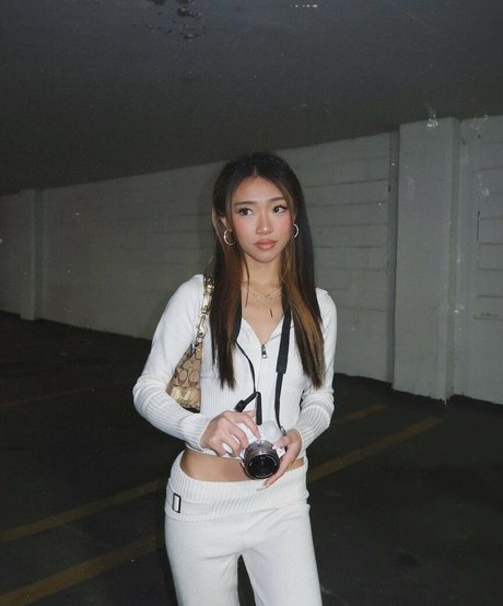 潮吹きマンコOnlyFans セクシー 画像