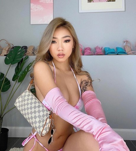 黒猫のOnlyFans アートヌード 写真