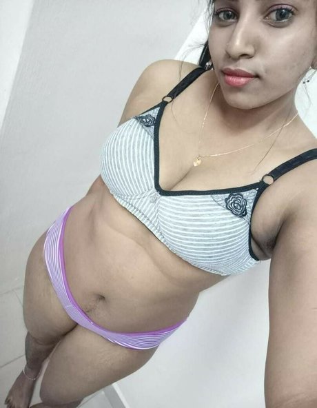 毛深い足のOnlyFans ポルノ 写真